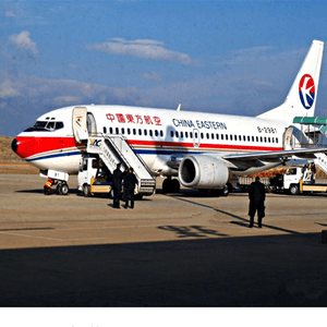 滨海机场空运航空快运业稳步发展的原因是什么？
